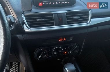 Седан Mazda 3 2018 в Самборі