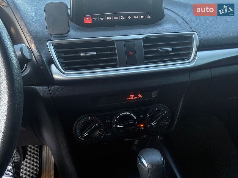 Седан Mazda 3 2018 в Самборі