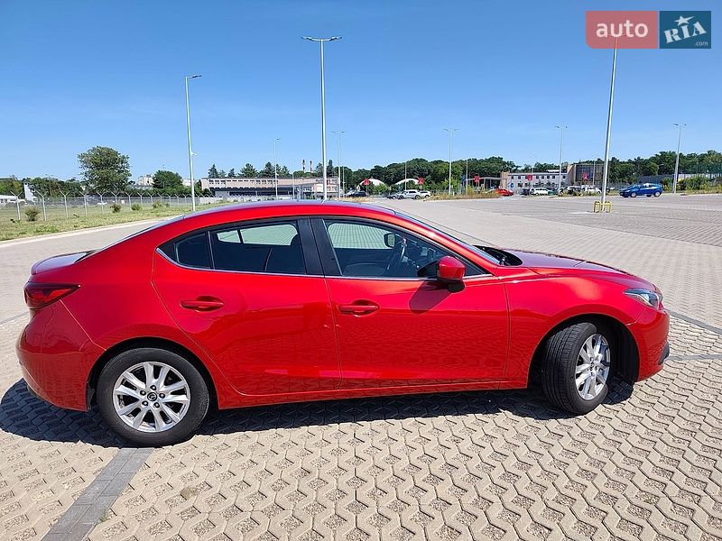 Седан Mazda 3 2015 в Луцьку