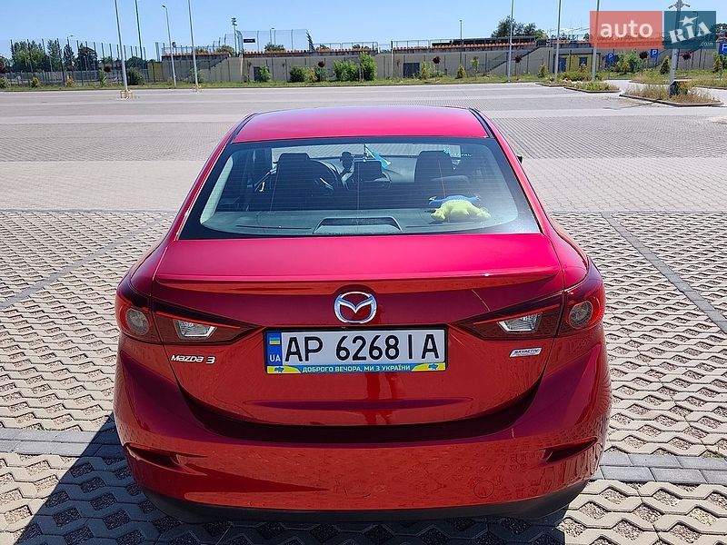 Седан Mazda 3 2015 в Луцьку