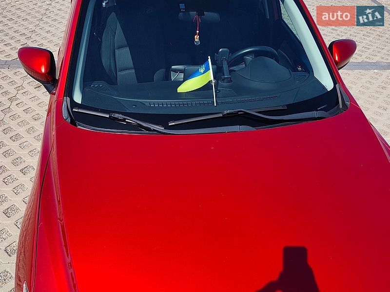 Седан Mazda 3 2015 в Луцьку