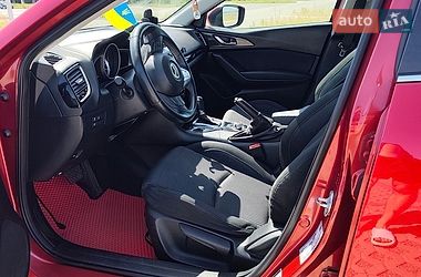 Седан Mazda 3 2015 в Луцьку