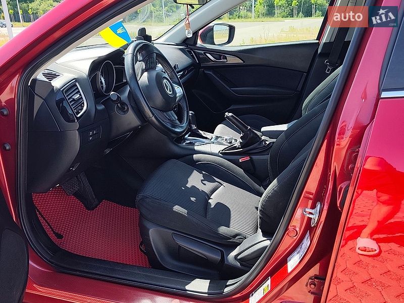 Седан Mazda 3 2015 в Луцьку