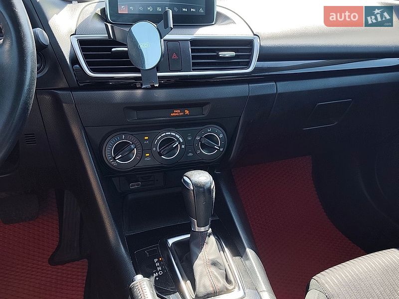 Седан Mazda 3 2015 в Луцьку