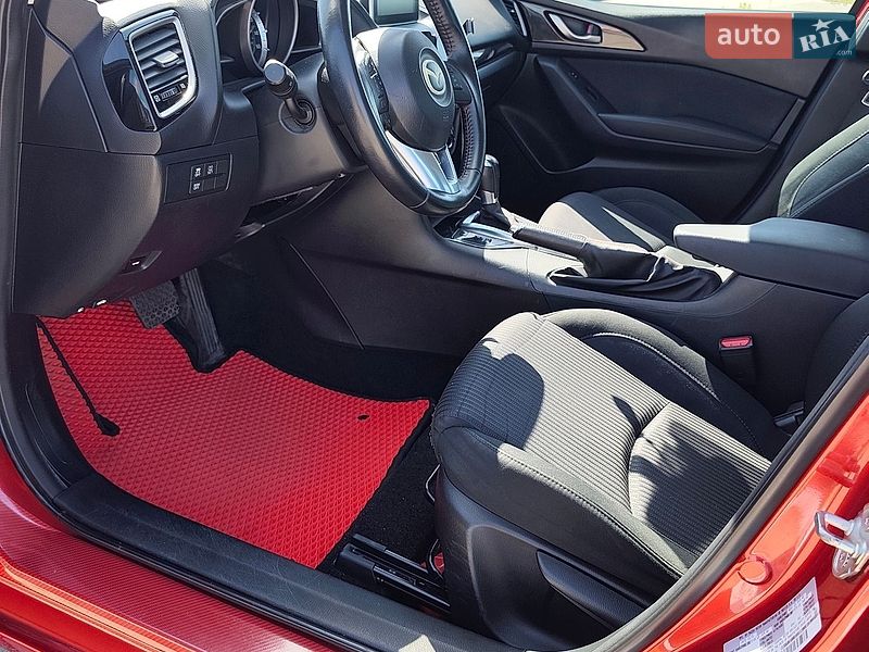 Седан Mazda 3 2015 в Луцьку