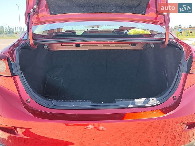 Седан Mazda 3 2015 в Луцьку