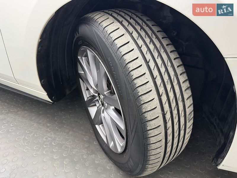 Седан Mazda 3 2019 в Киеве