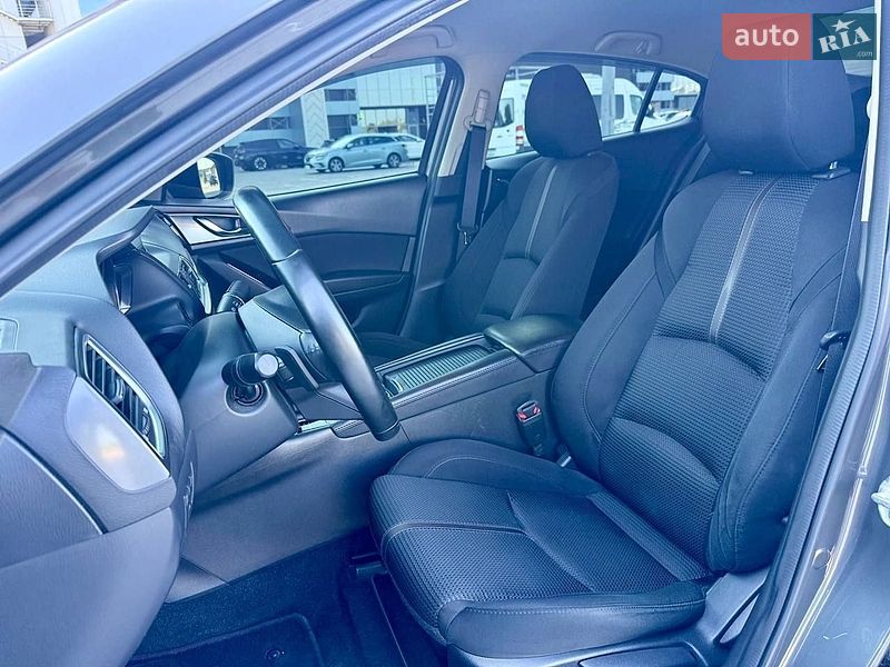 Седан Mazda 3 2018 в Києві