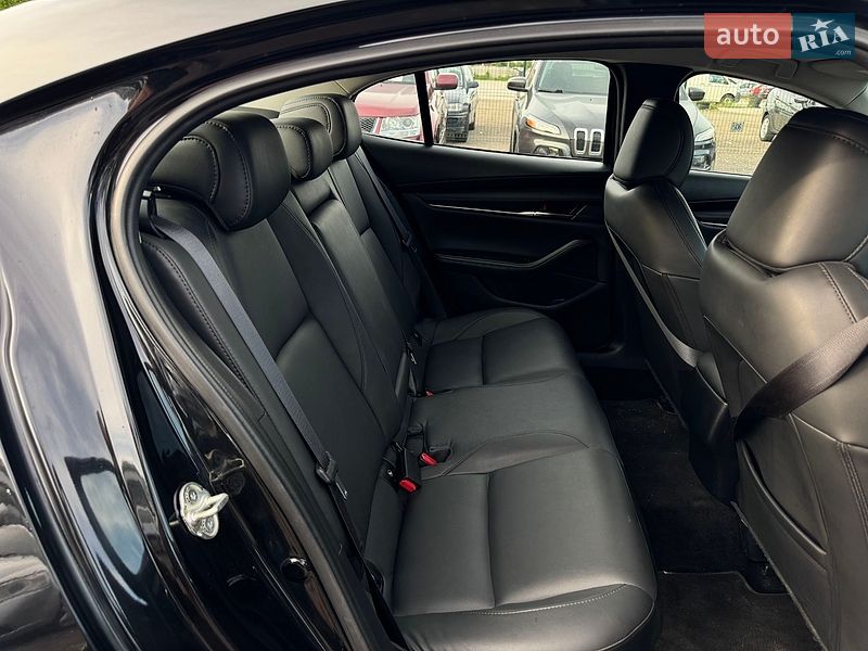Седан Mazda 3 2024 в Томаковке