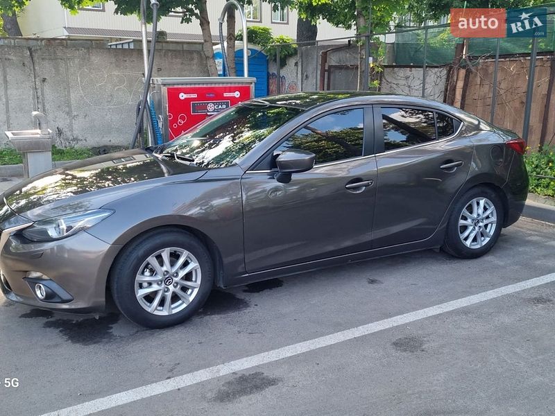 Седан Mazda 3 2014 в Киеве