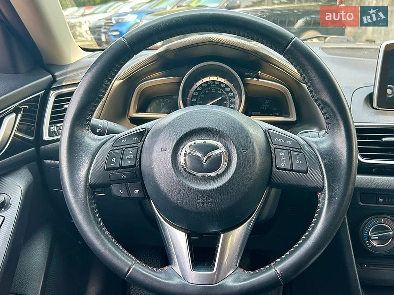 Седан Mazda 3 2014 в Киеве