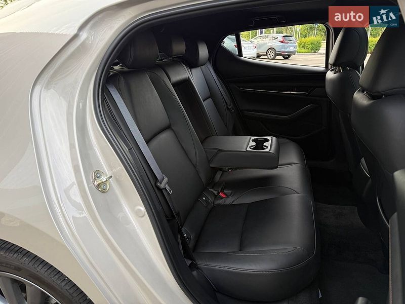 Хэтчбек Mazda 3 2024 в Киеве
