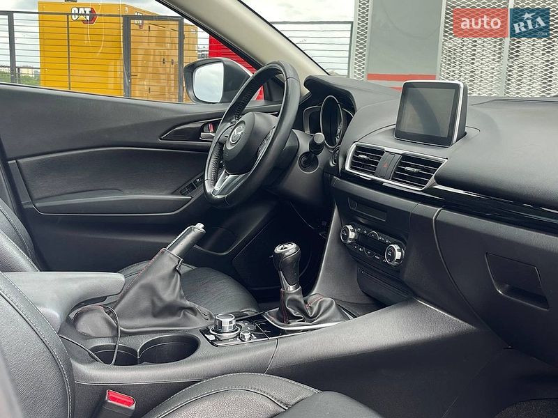 Седан Mazda 3 2015 в Львові