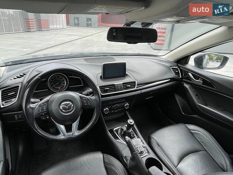 Седан Mazda 3 2015 в Львові