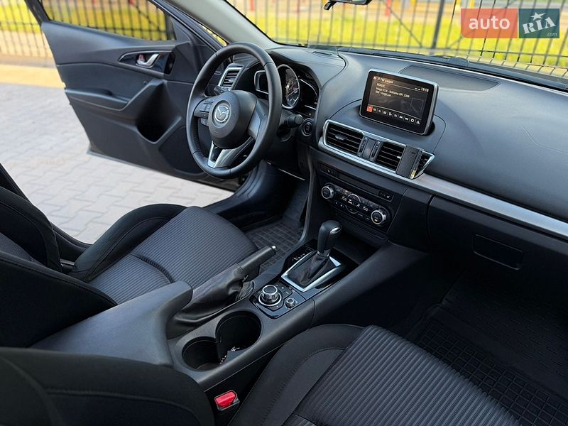 Седан Mazda 3 2014 в Киеве