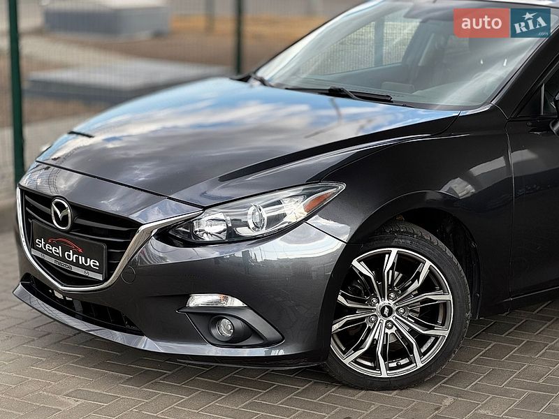 Седан Mazda 3 2015 в Николаеве