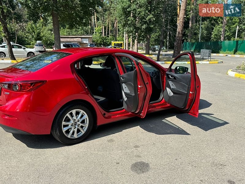 Седан Mazda 3 2015 в Ирпене