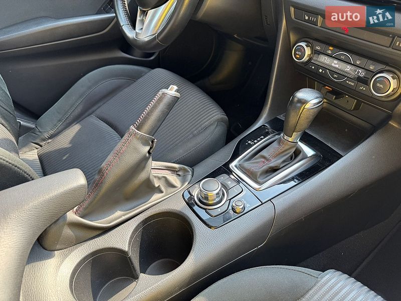 Седан Mazda 3 2015 в Ирпене