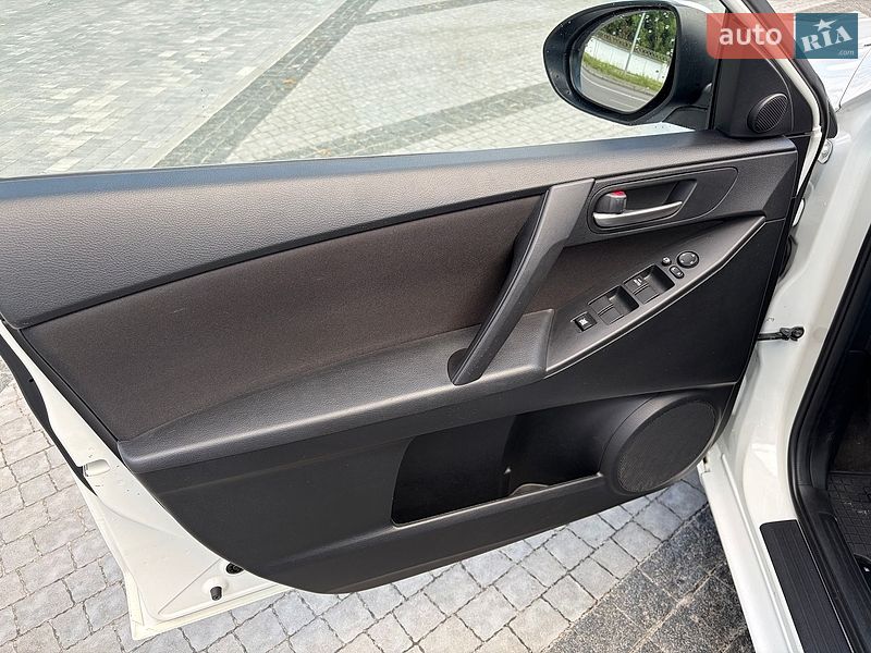 Хэтчбек Mazda 3 2011 в Киеве