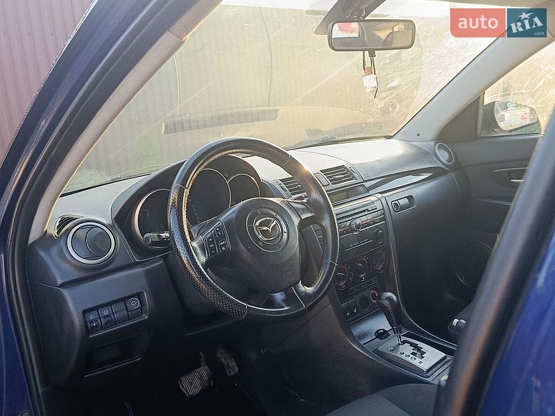 Седан Mazda 3 2004 в Вижнице