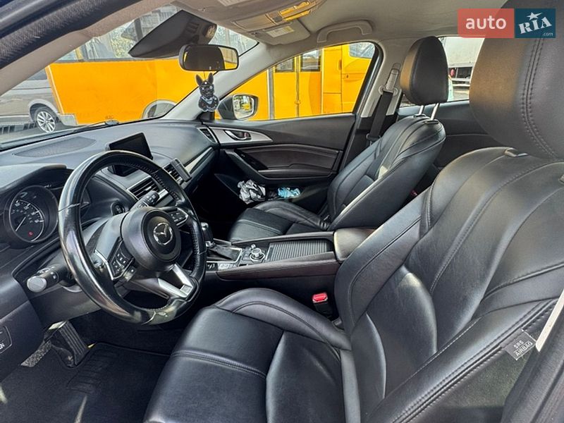 Хэтчбек Mazda 3 2018 в Киеве