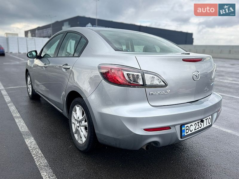 Седан Mazda 3 2013 в Львове