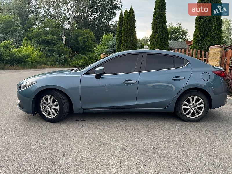 Седан Mazda 3 2015 в Днепре