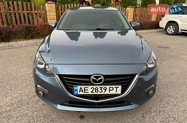 Седан Mazda 3 2015 в Днепре