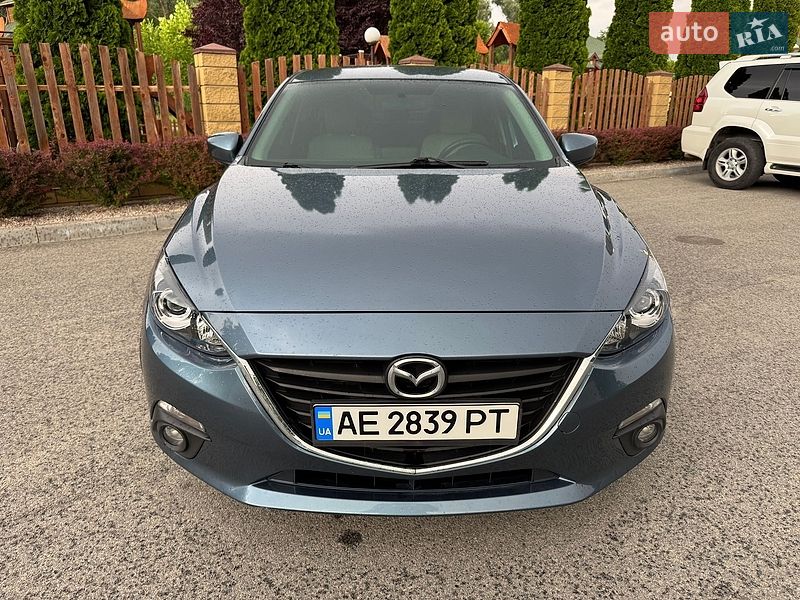 Седан Mazda 3 2015 в Днепре