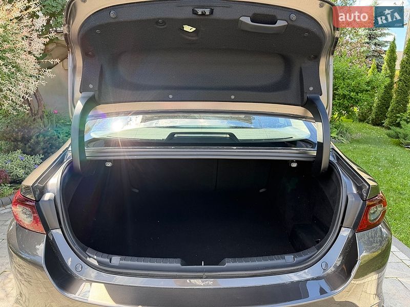 Седан Mazda 3 2019 в Львове