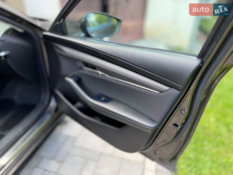 Седан Mazda 3 2019 в Львове