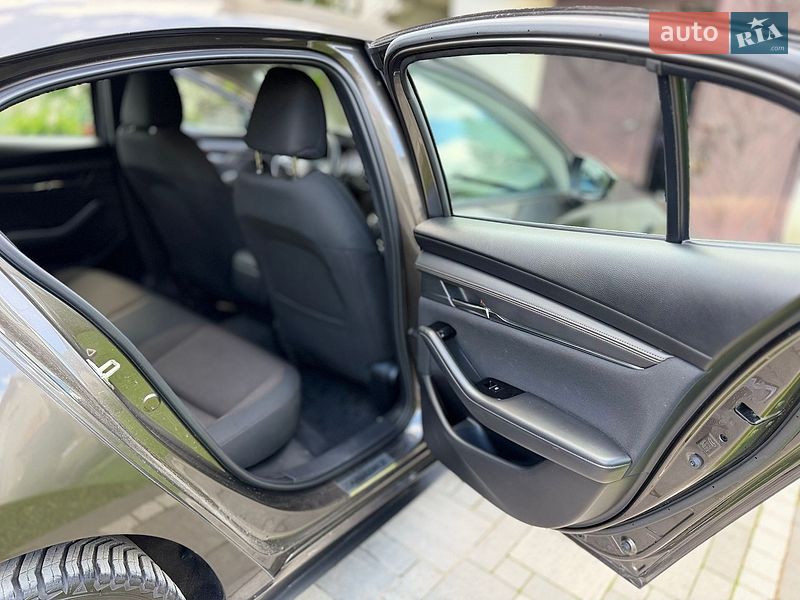 Седан Mazda 3 2019 в Львове