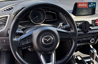 Седан Mazda 3 2017 в Дніпрі