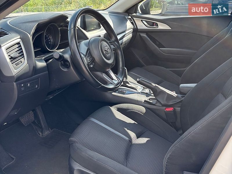 Седан Mazda 3 2017 в Дніпрі