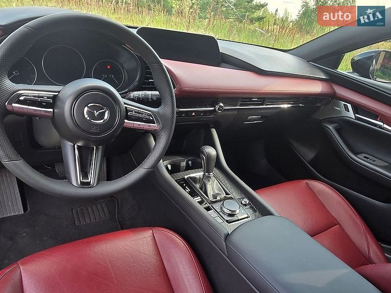 Хэтчбек Mazda 3 2023 в Обухове