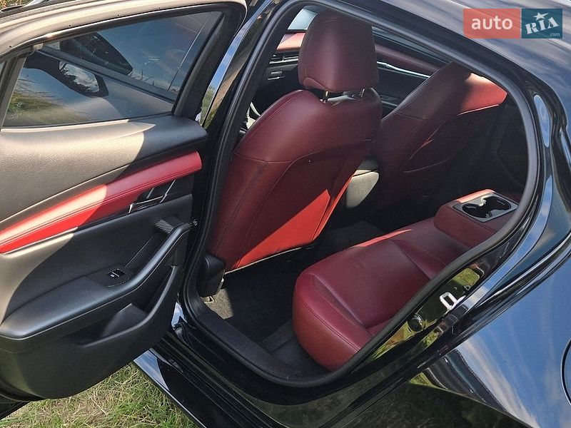 Хэтчбек Mazda 3 2023 в Обухове