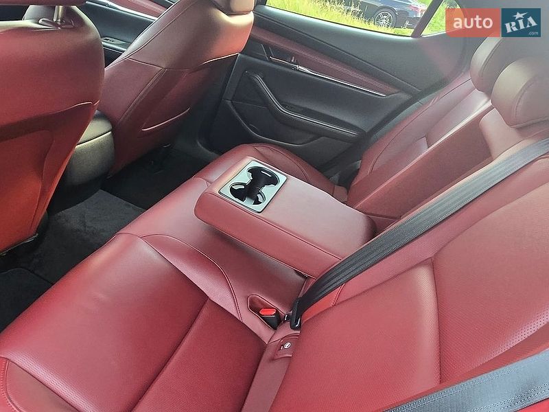 Хэтчбек Mazda 3 2023 в Обухове