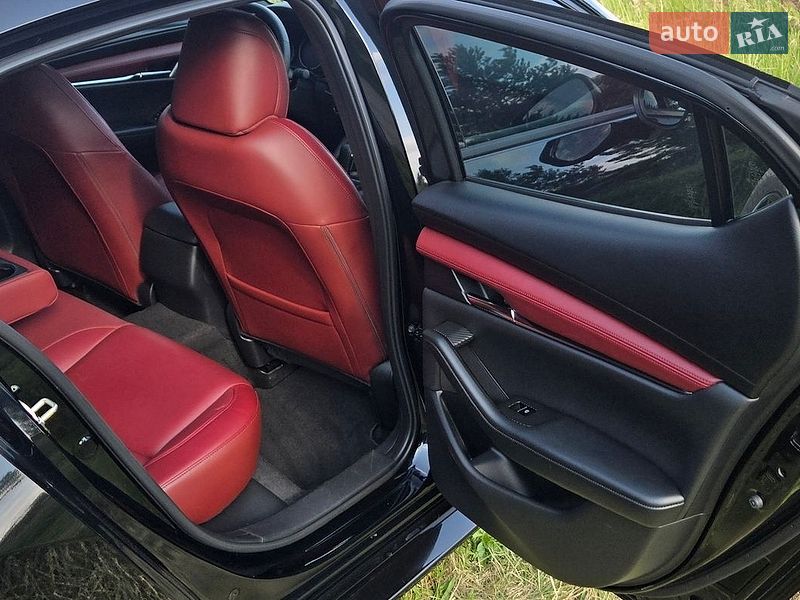 Хэтчбек Mazda 3 2023 в Обухове