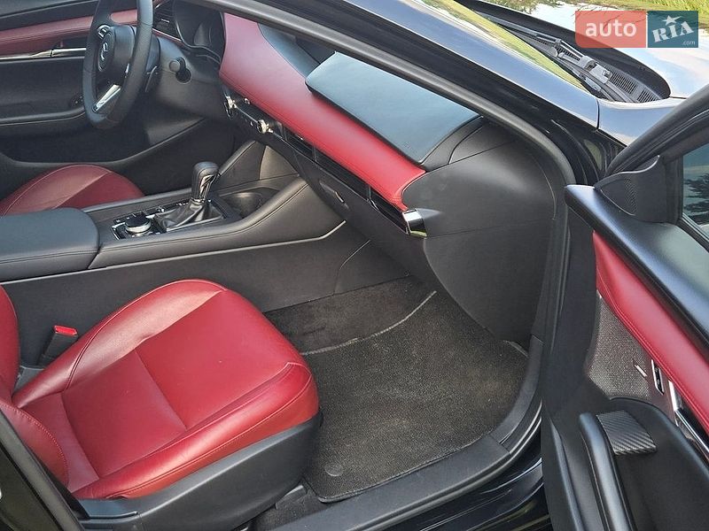 Хэтчбек Mazda 3 2023 в Обухове