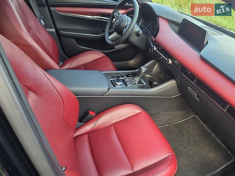 Хэтчбек Mazda 3 2023 в Обухове