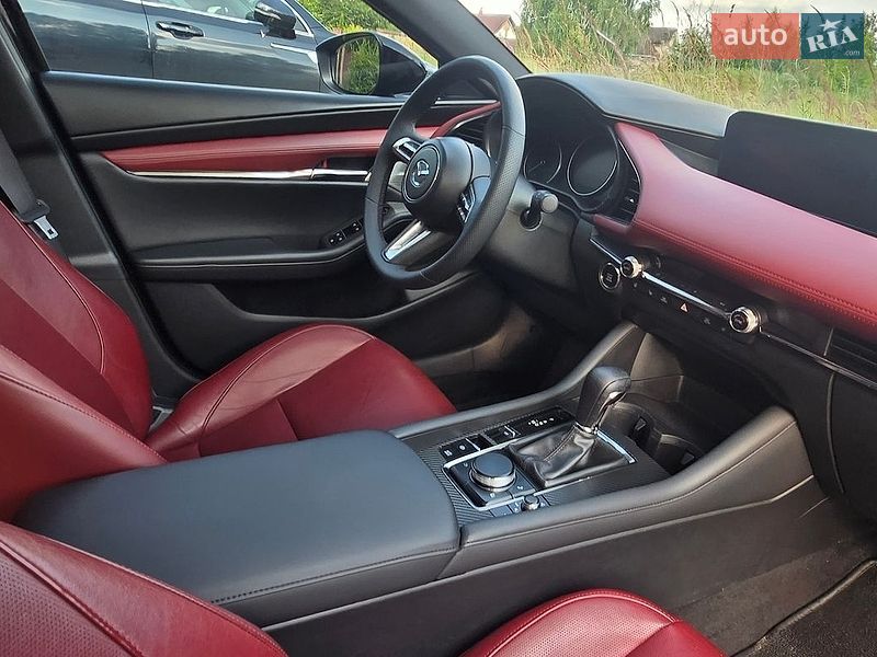 Хэтчбек Mazda 3 2023 в Обухове
