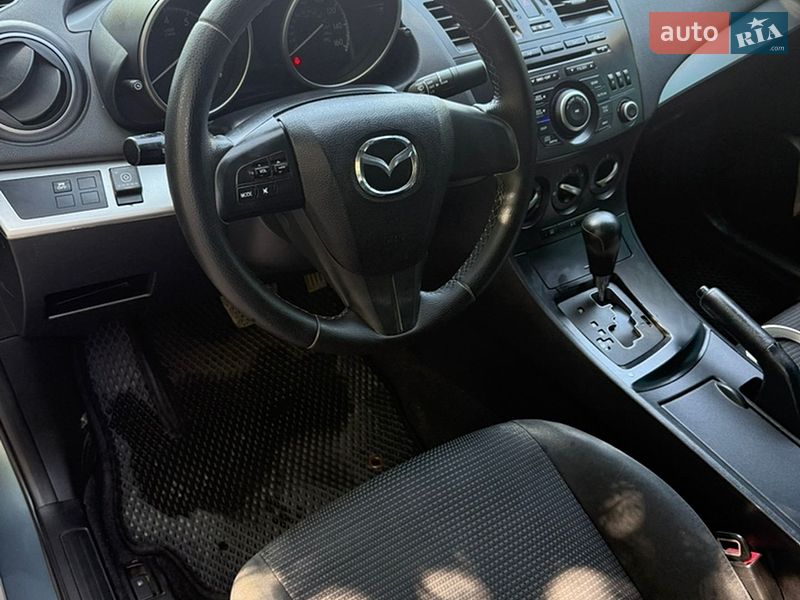 Седан Mazda 3 2012 в Запоріжжі