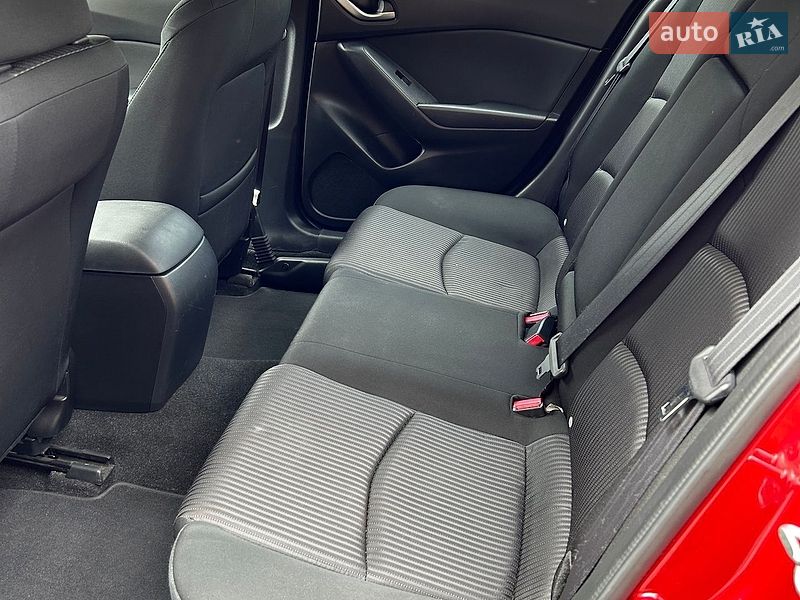 Седан Mazda 3 2015 в Рівному