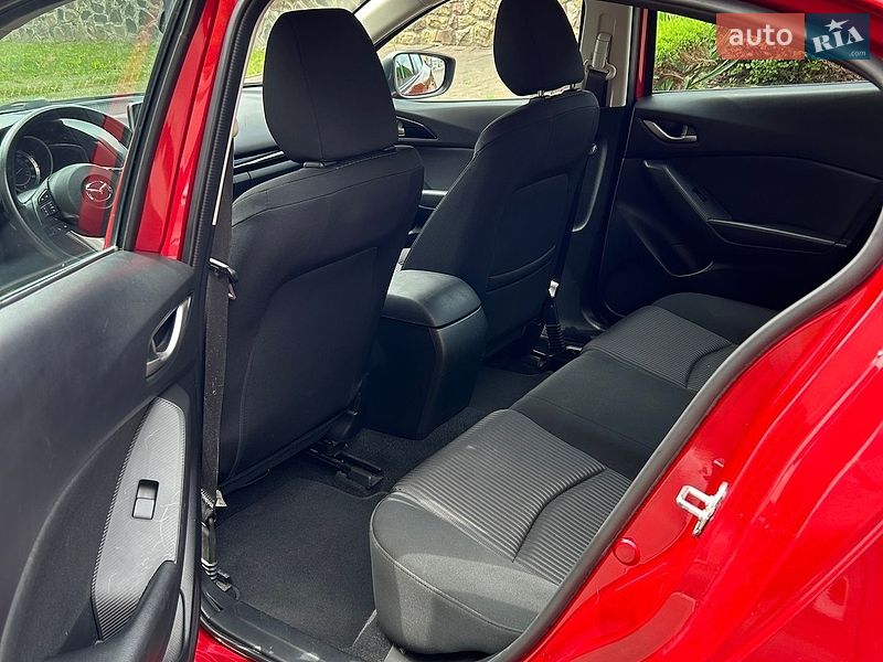 Седан Mazda 3 2015 в Рівному