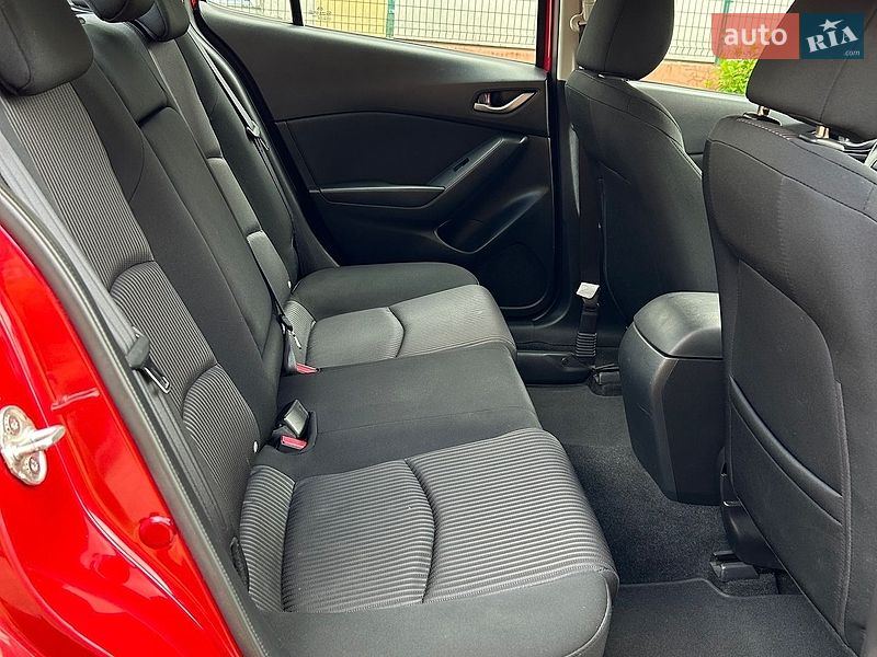 Седан Mazda 3 2015 в Рівному