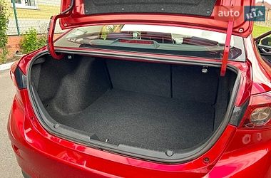 Седан Mazda 3 2015 в Рівному