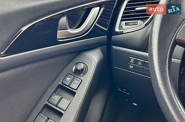 Седан Mazda 3 2015 в Рівному