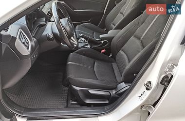 Седан Mazda 3 2016 в Киеве