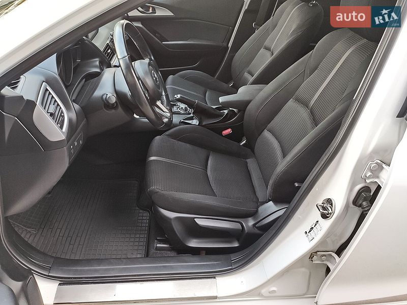 Седан Mazda 3 2016 в Киеве