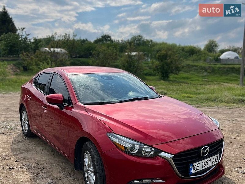 Седан Mazda 3 2017 в Днепре